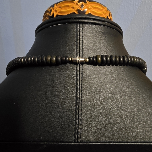 Carved Wooden Safari Animals Ceramic and Shell Beaded Necklace - Picture 5 of 5